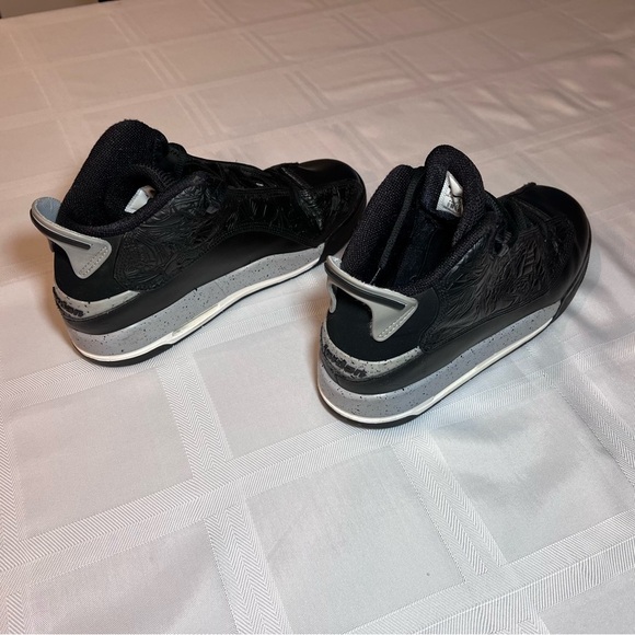 Youth Air Jordans Dub Zero GS Sneakers - Picture 10 of 15